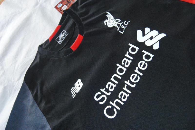 Liverpool 15-16 Goalkeeper Soccer Jersey Black - Click Image to Close