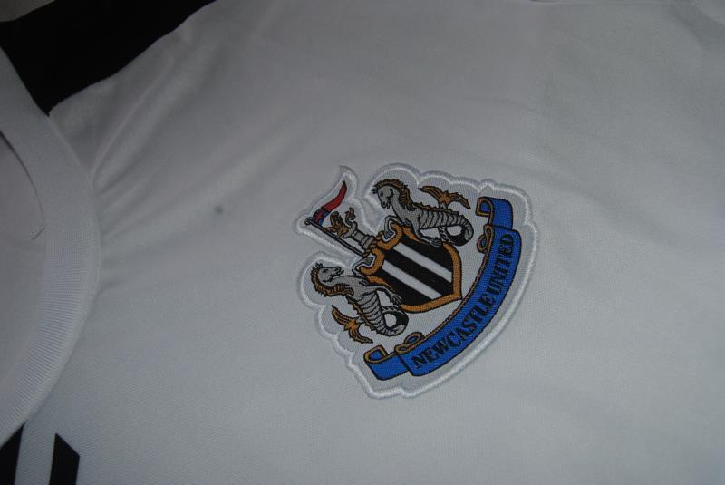 Newcastle United 2015-16 Home Soccer Jersey - Click Image to Close