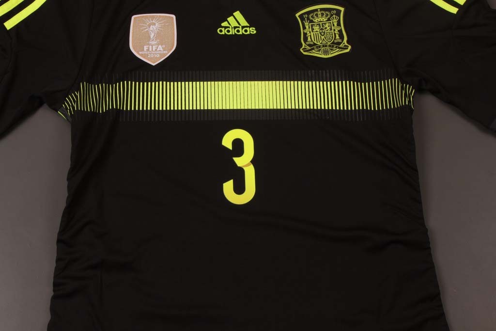 14-15 SPAIN PIQUE #3 AWAY SOCCER JERSEY - Click Image to Close